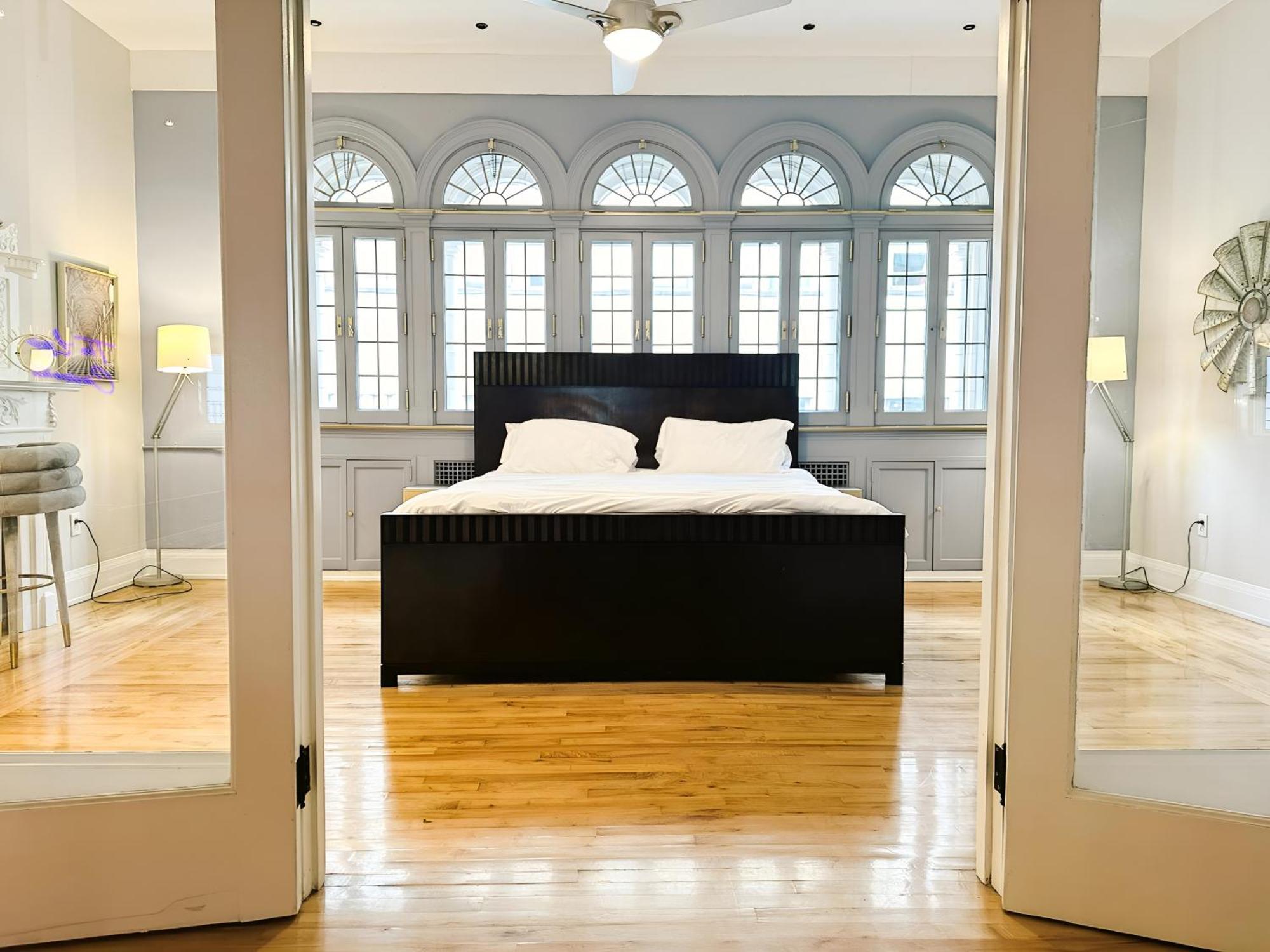 The Historic Lyric Penthouse With Private Rooftop シンシナティ エクステリア 写真